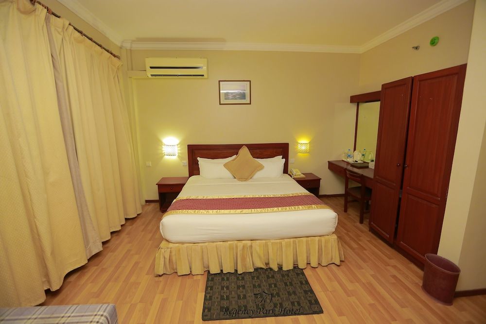 Regency Park Hotel Deluxe Room 8