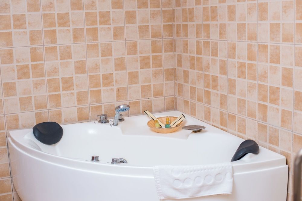 Regency Park Hotel Suite 10