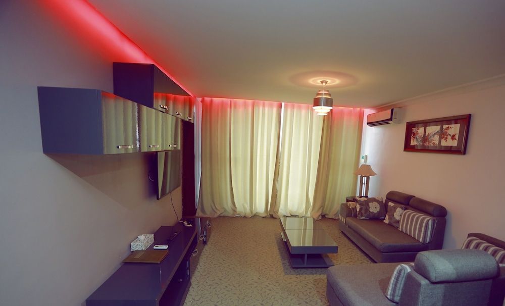 Regency Park Hotel Suite 3