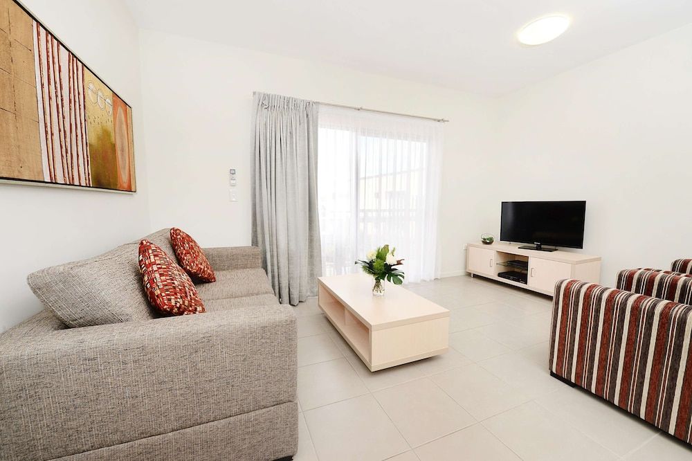 Oaks Middlemount Suites Apartment 2 Bedrooms (No Housekeeping Service)