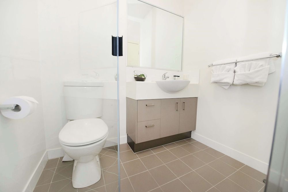 Oaks Middlemount Suites Apartment 2 Bedrooms (No Housekeeping Service) 6