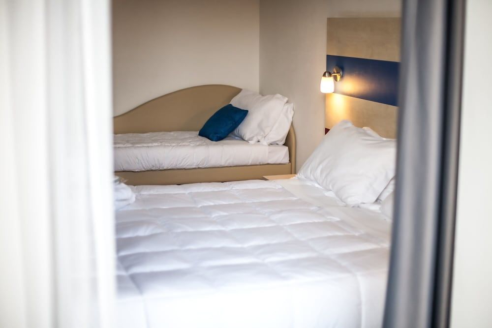 Hotel Oceanomare Deluxe Triple Room 3