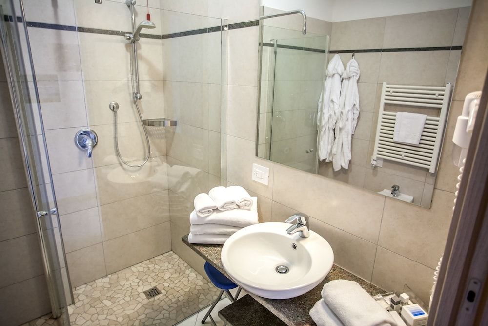 Hotel Oceanomare Deluxe Double Room 4