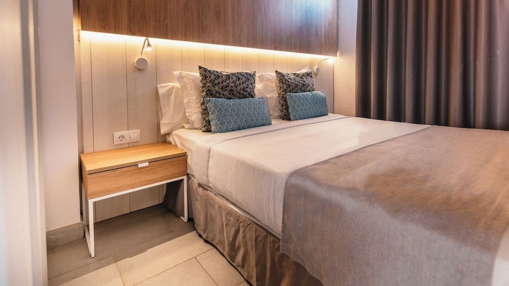 Suite, 1 Bedroom, Partial Sea View