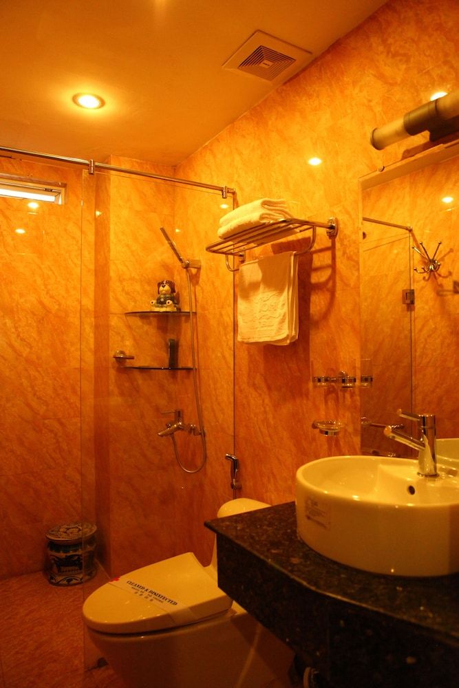 Dai Long Hotel Standard Double Room, 1 Queen Bed 5