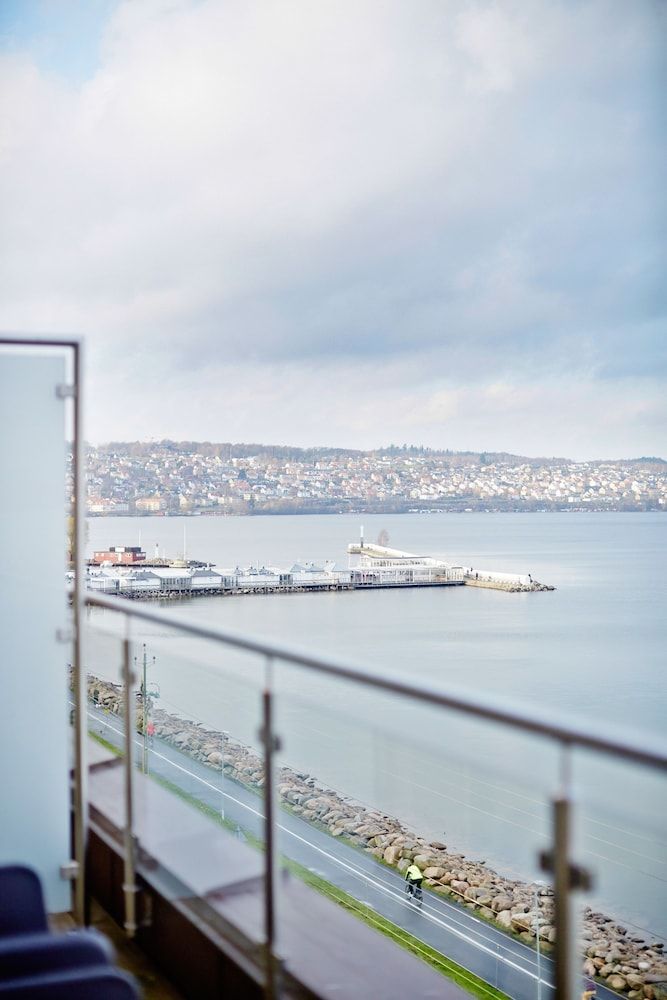Suite, Lake View, Balcony