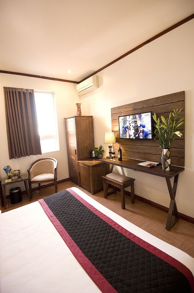 undefined City Bay Hotel 8