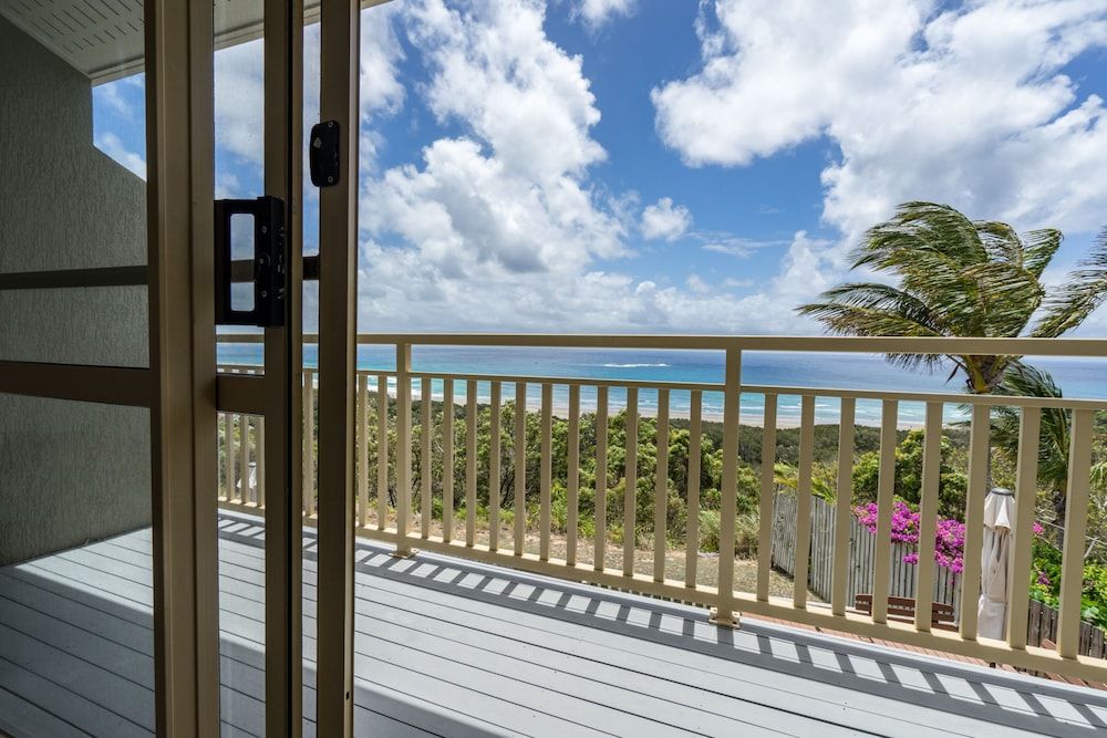3 Bedroom Apartment - Beach and Ocean View