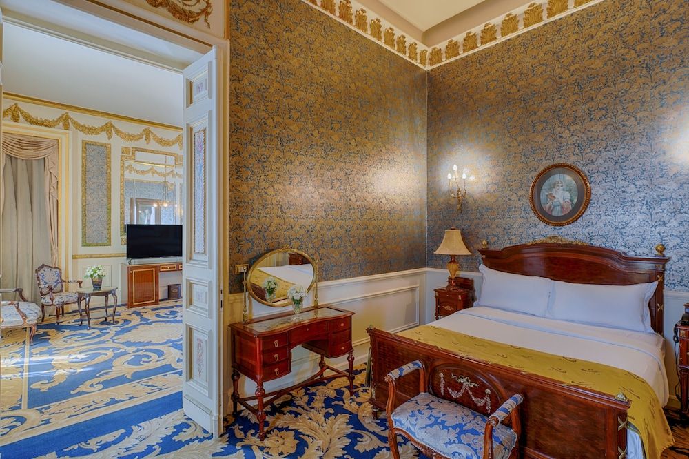 Le Metropole Luxury Heritage Hotel Since 1902 by Paradise Inn Group Golden Royal Suite Direct Sea View 6