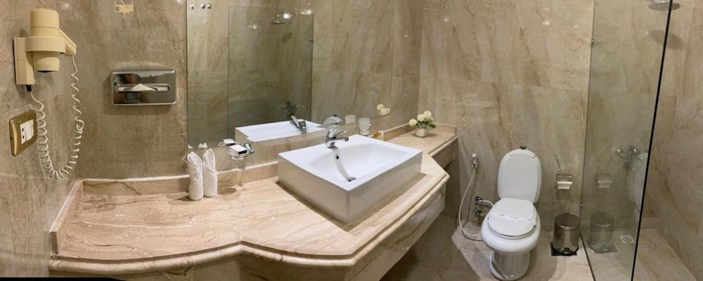 Le Metropole Luxury Heritage Hotel Since 1902 by Paradise Inn Group Golden Classic Room City View 6