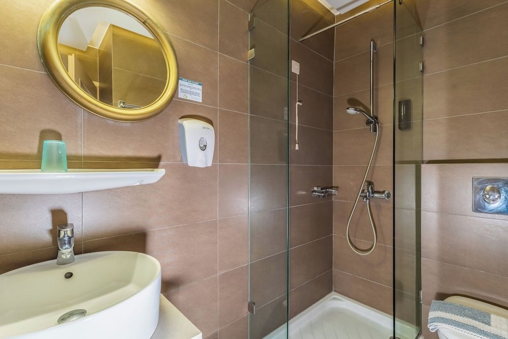 Pantheon Hotel Economy Room, Garden View 3