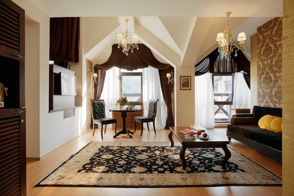 Premier Luxury Mountain Resort Honeymoon Suite, 1 Double Bed, Hot Tub, Mountain View 7