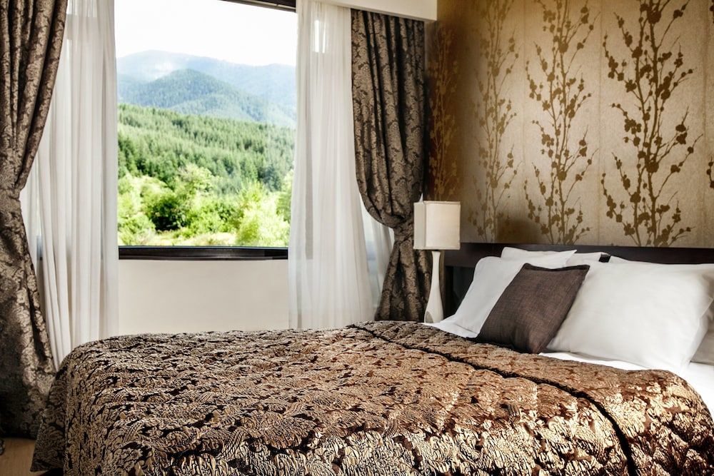 Senior Suite, 1 Bedroom, Balcony, Mountain View