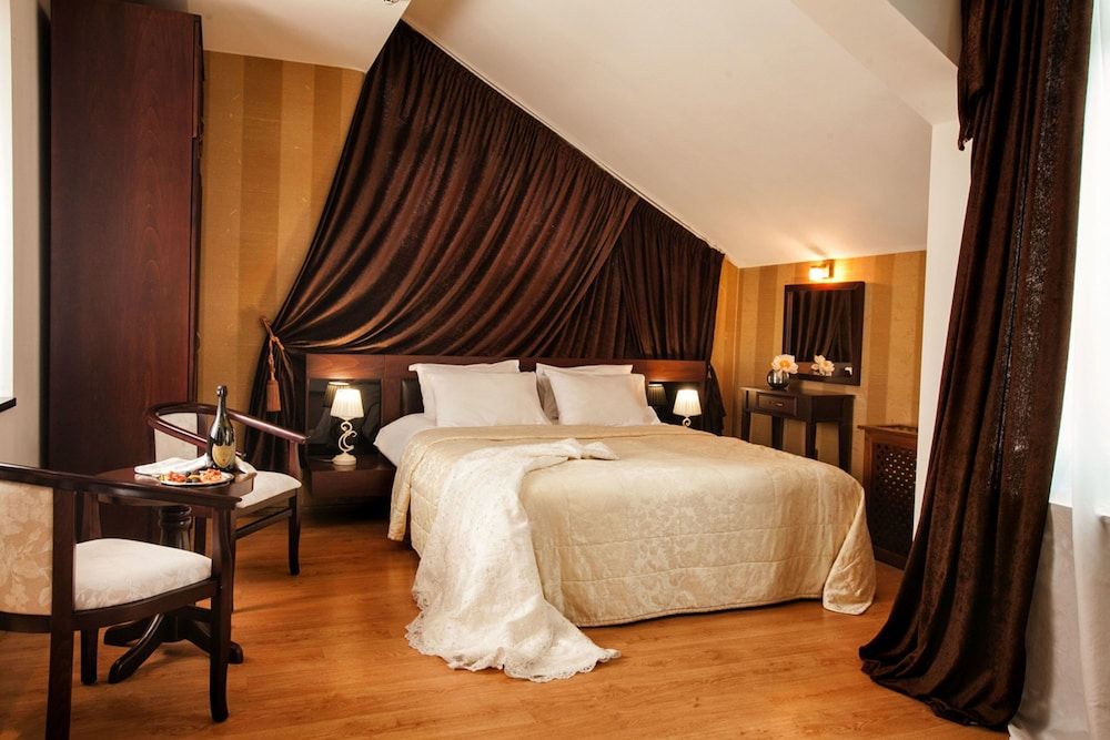 Premier Luxury Mountain Resort Honeymoon Suite, 1 Double Bed, Hot Tub, Mountain View