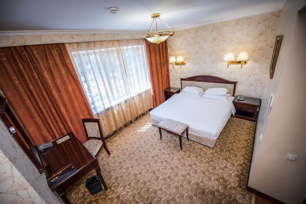 G Empire Business Double Room, 1 King Bed 2