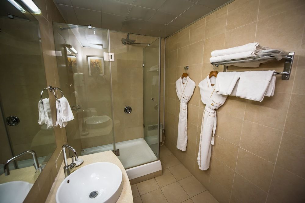 G Empire Business Double Room, 1 King Bed 10