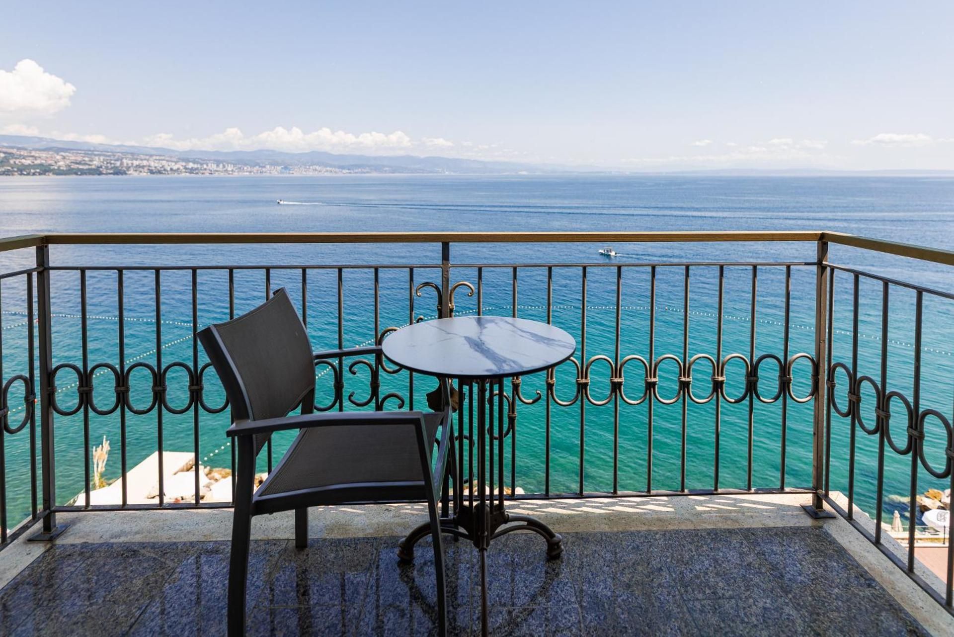 Single Room with Balcony and Sea View