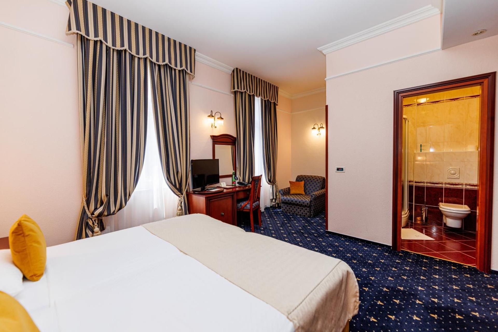 Hotel Savoy Standard Twin Room