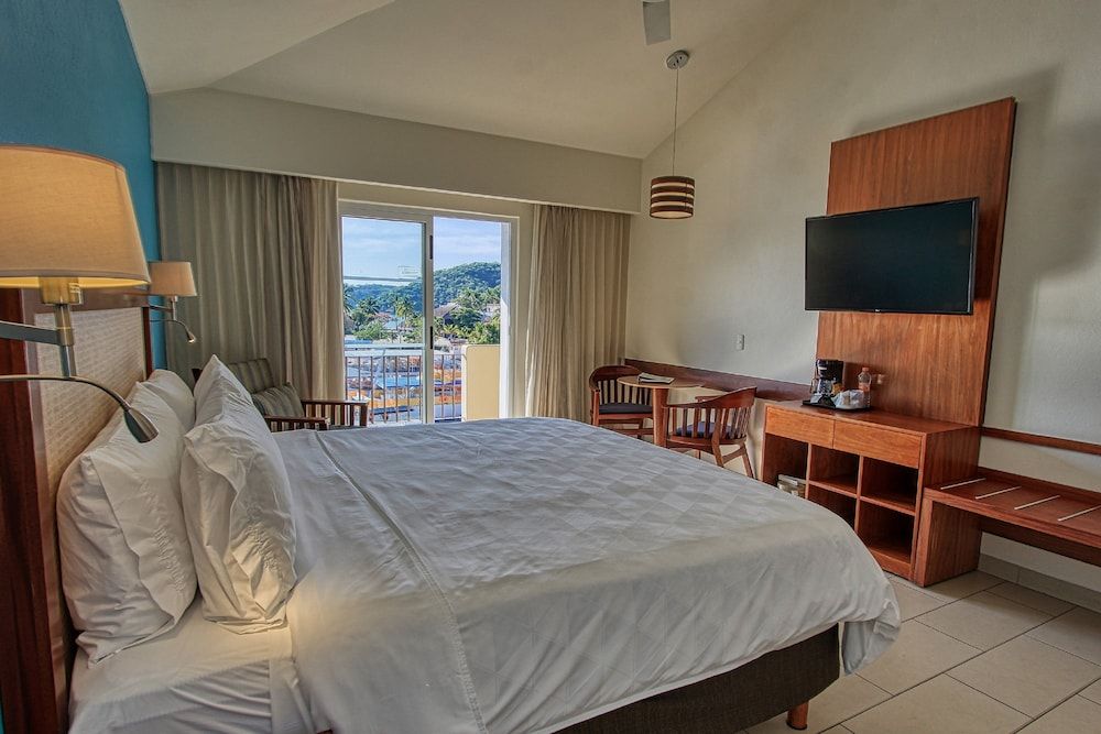 Standard Room, 1 King Bed, Marina View