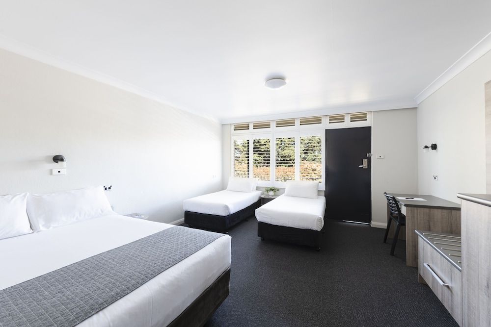 Panorama Bathurst Superior Family Room (newly refurbished) 2