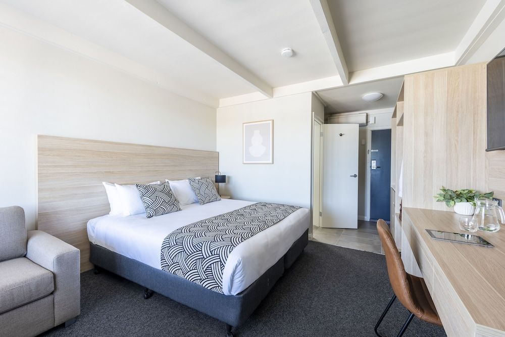 Panorama Bathurst Premium King Room (newly refurbished) 2