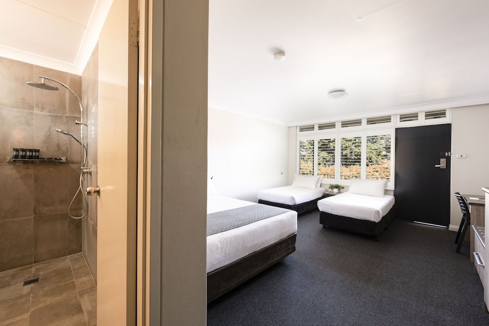 Panorama Bathurst Superior Family Room (newly refurbished) 5