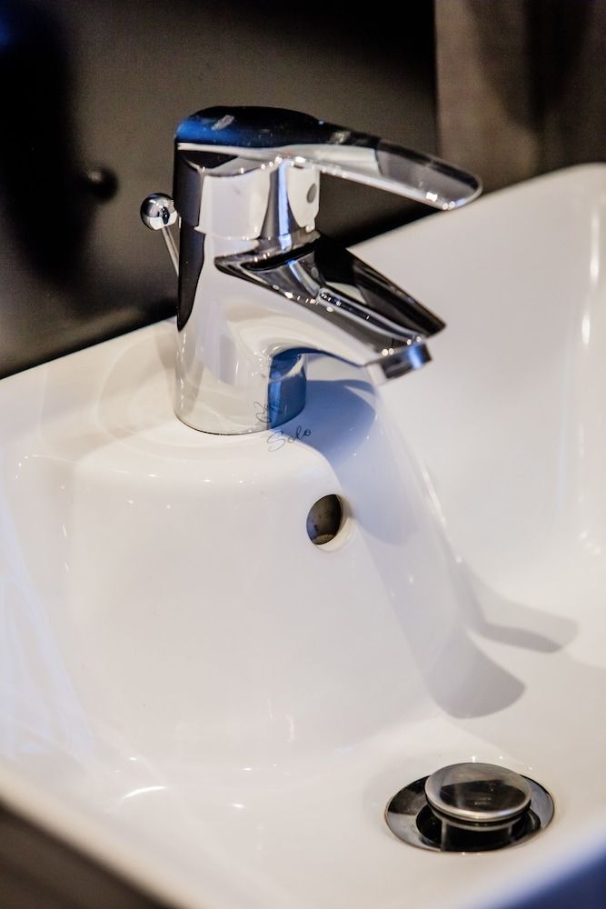 Nauntons Guest House Room 1 - Deluxe Queen Suite (1) 5