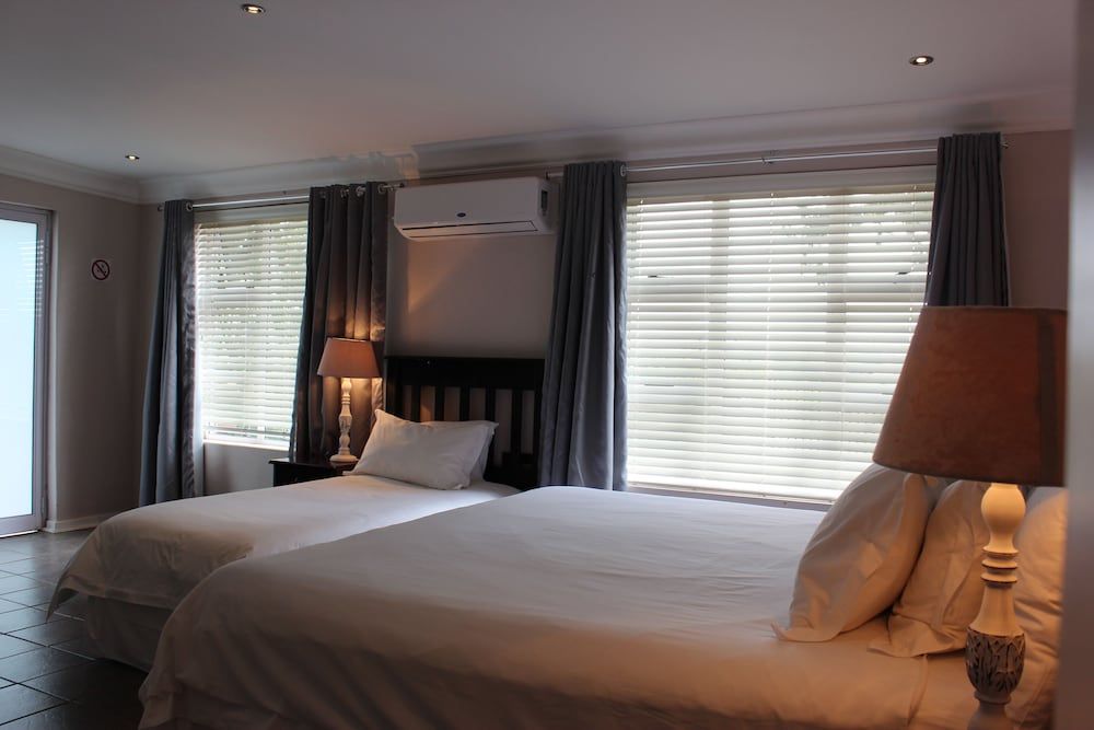 Room 8 - Superior Family Room (9)