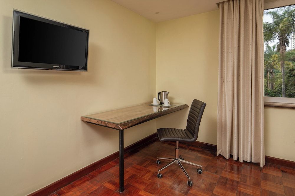 undefined Fairview Hotel 9