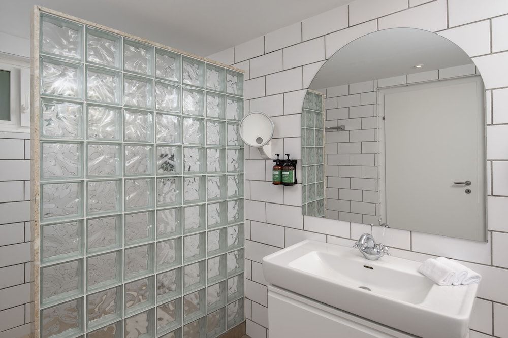 undefined Fairview Hotel 8