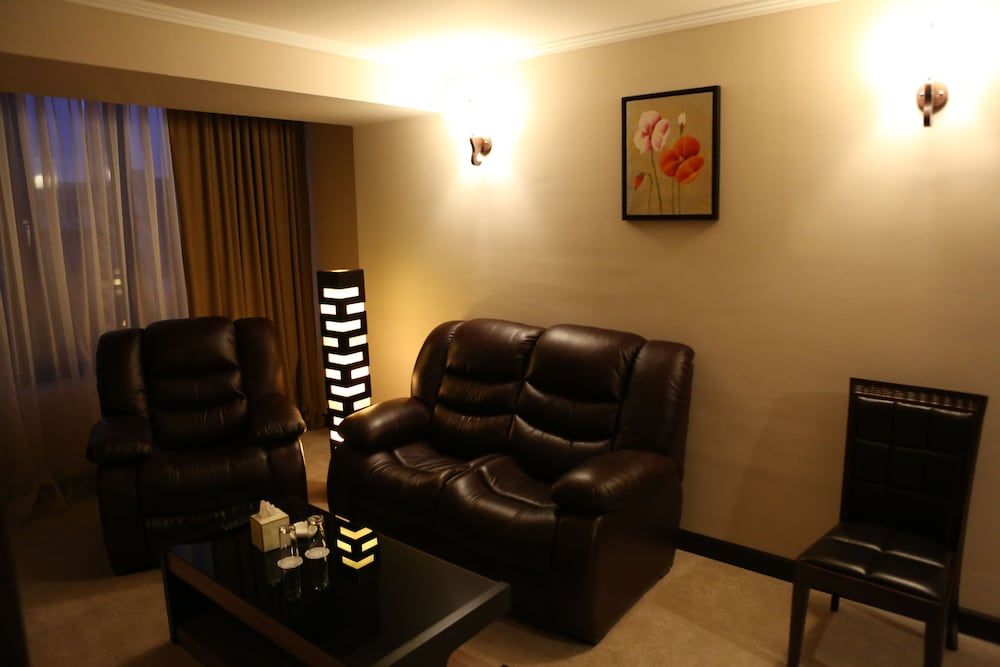 New Nairi Hotel Luxury Suite 8