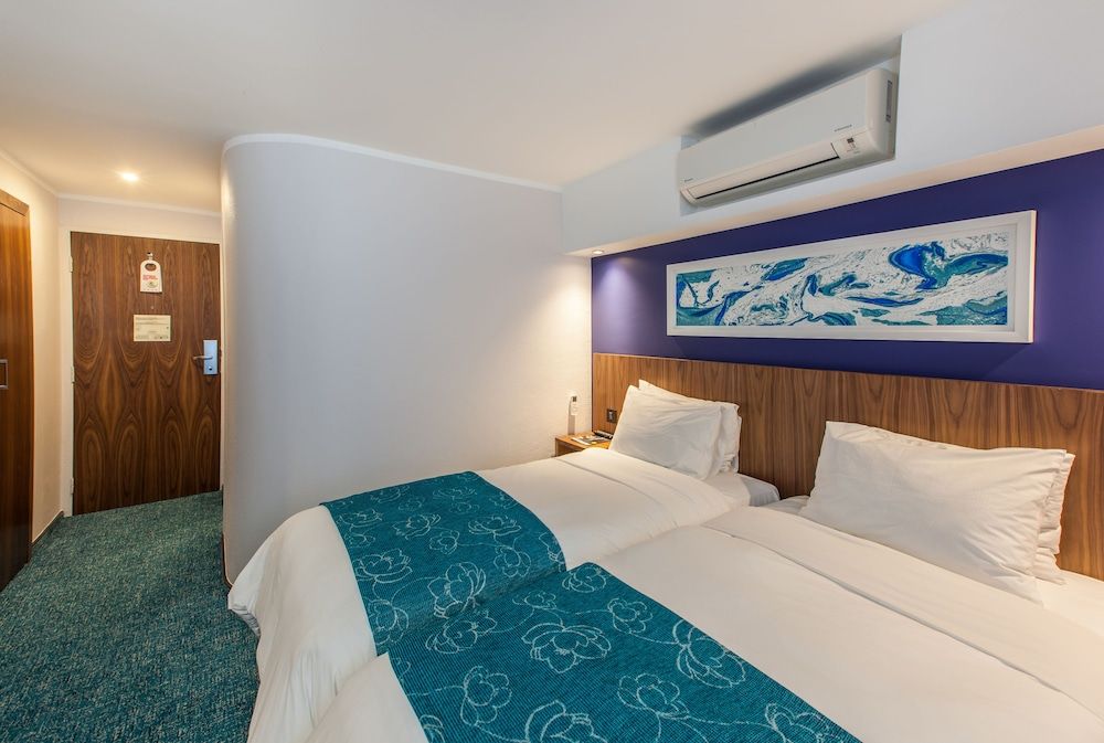 Town Lodge Mbombela Twin Room, Non Smoking 2