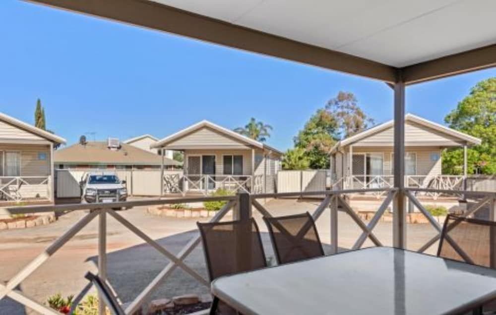 Deluxe 2 Bedroom Cabin - S4 - 2 Queens