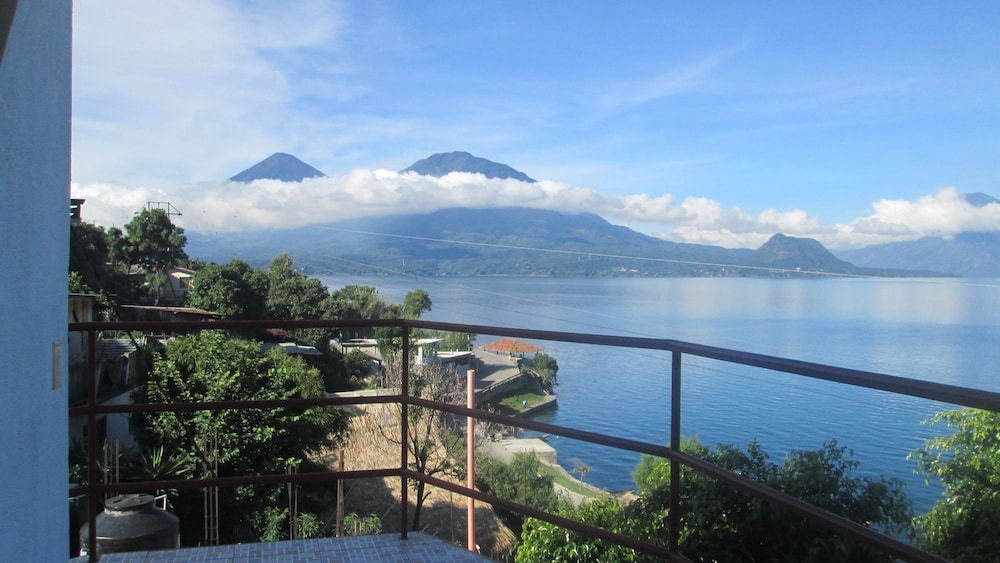 Panoramic Studio Suite, Multiple Beds, Fireplace, Lake View