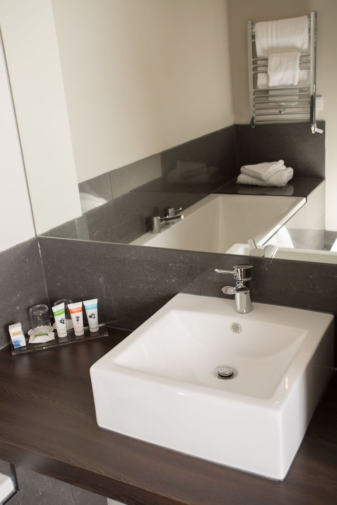 Sketchley Grange Hotel & Spa Contemporary Executive Twin Room 4