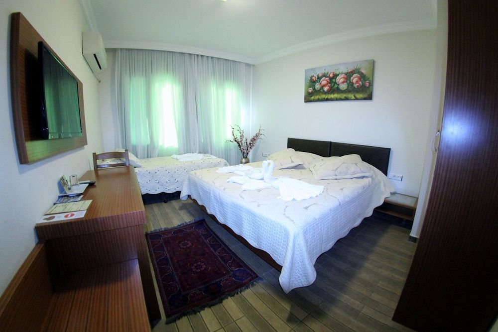 Selena Hotel Deluxe Double Room 3