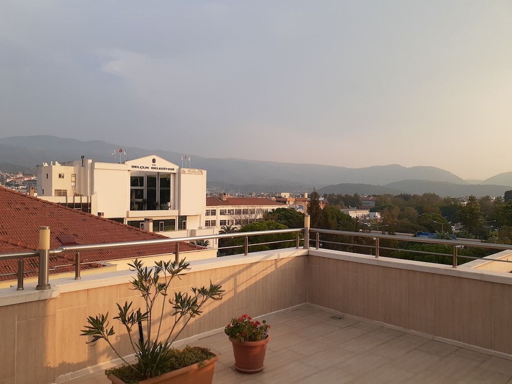 Selena Hotel Family Room 4