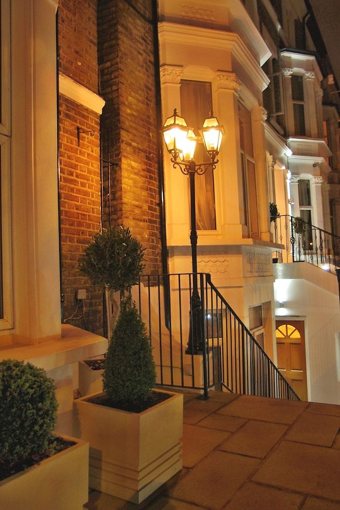 undefined Hotel 65 4