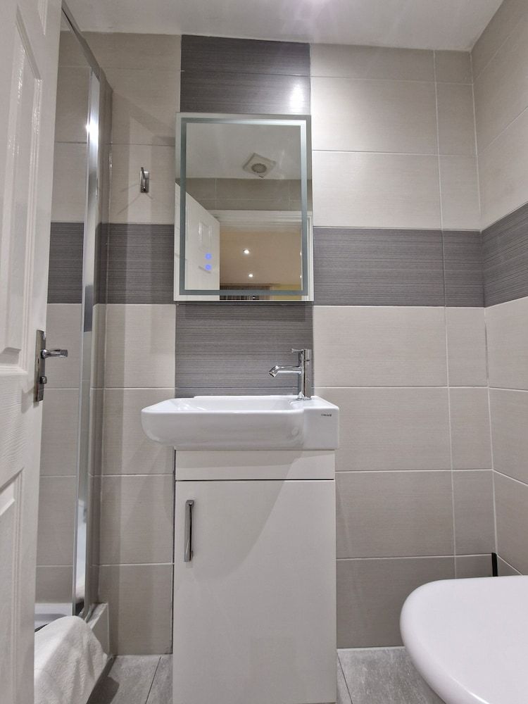 Hotel 65 Twin Room 4