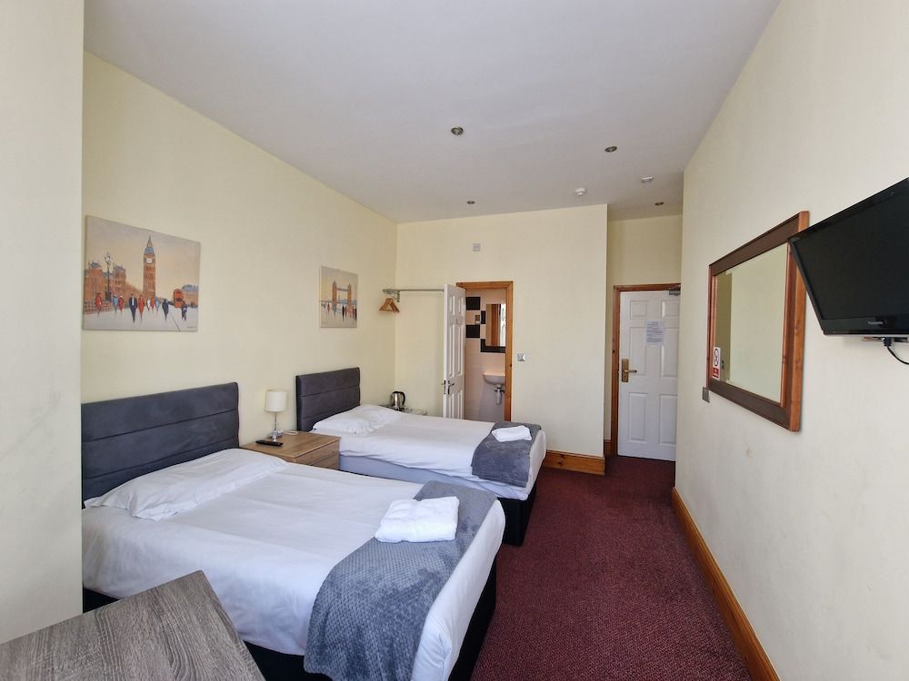 Hotel 65 Twin Room 2