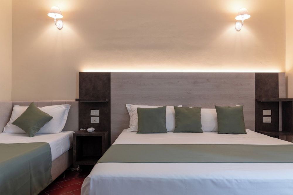 Hotel Villa Cesi Basic Triple Room 2