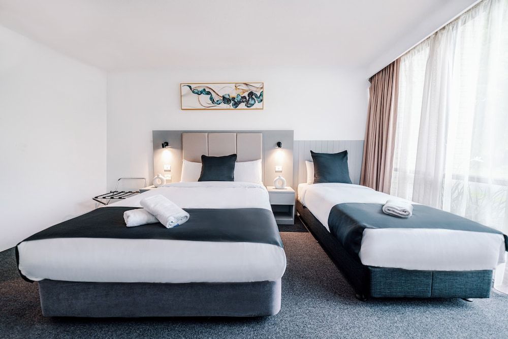 The Select Inn Penrith Queen Single Twin Room 2