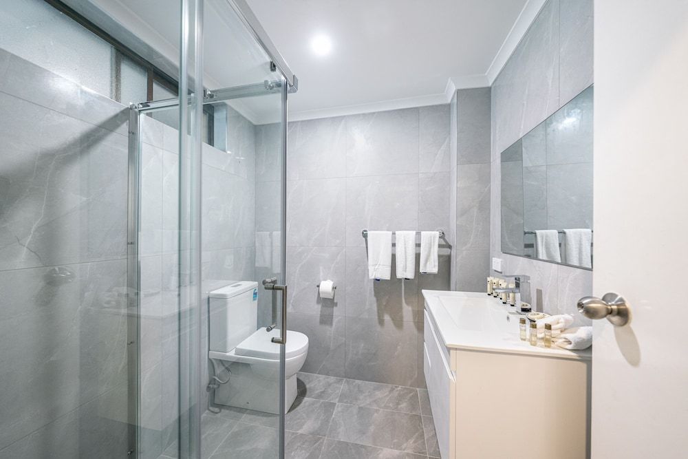 The Select Inn Penrith Queen Single Twin Room 8