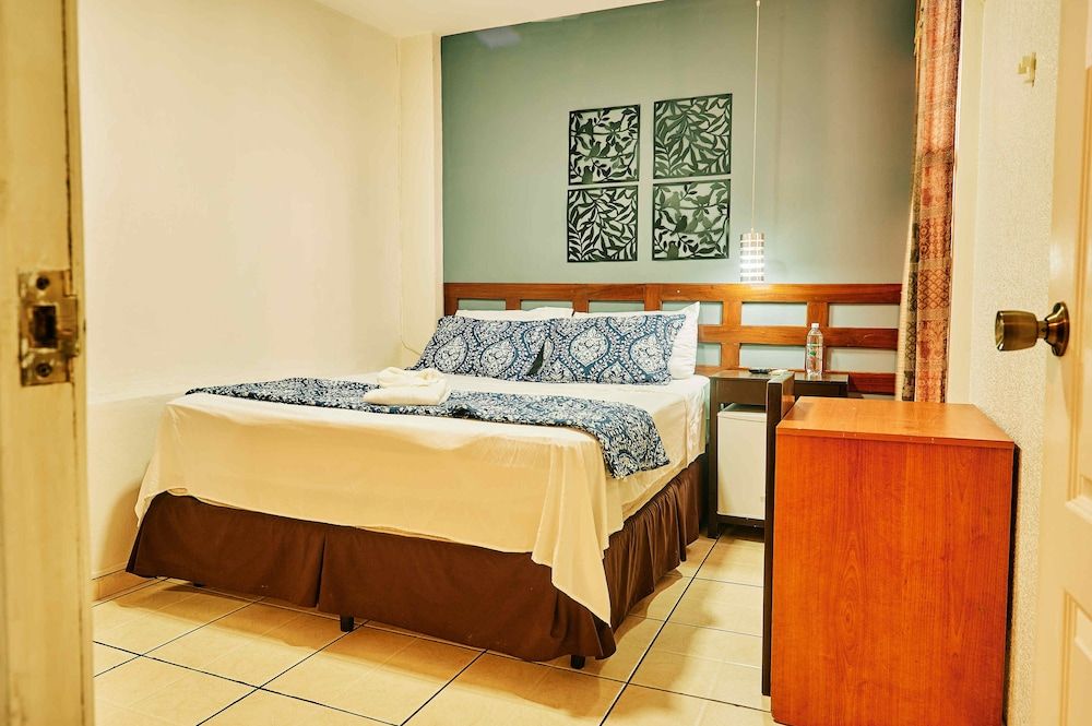 Hotel Tazumal House Double Room 18