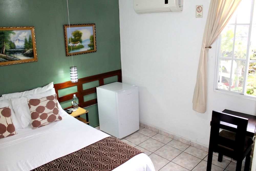 Hotel Tazumal House Double Room 15