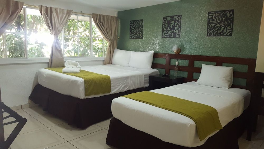 Hotel Tazumal House Double Room 13