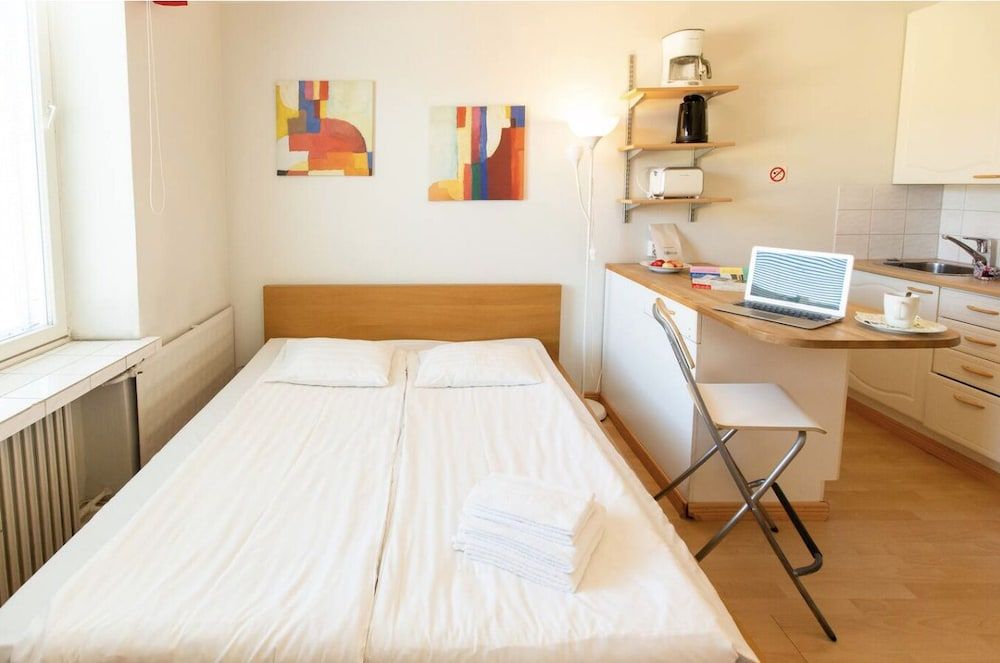 Studio, Kitchenette