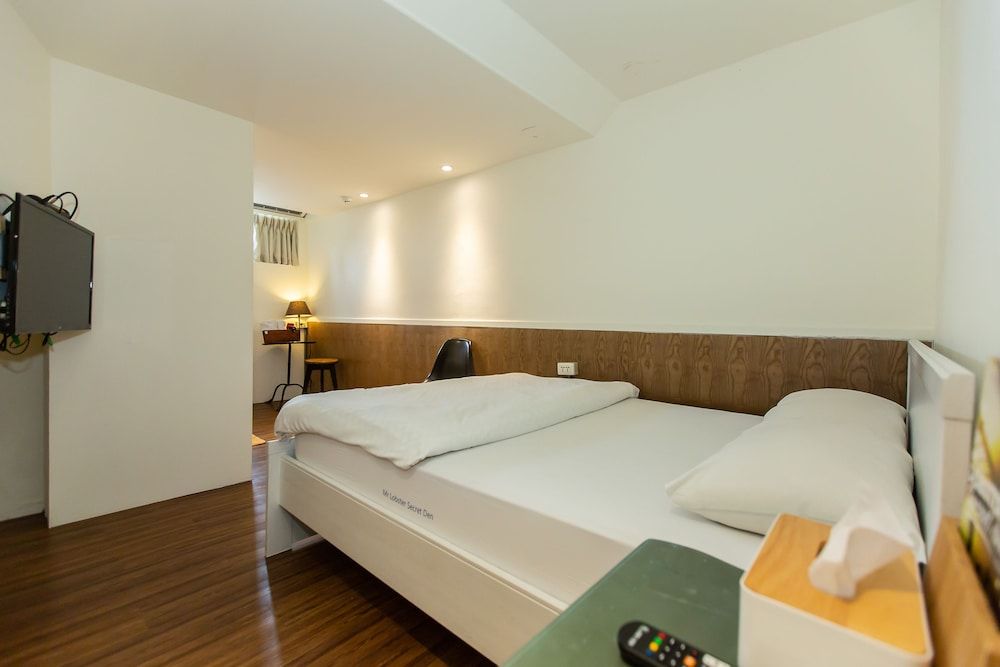 undefined Mr Lobster's Secret Den Design Hostel 3