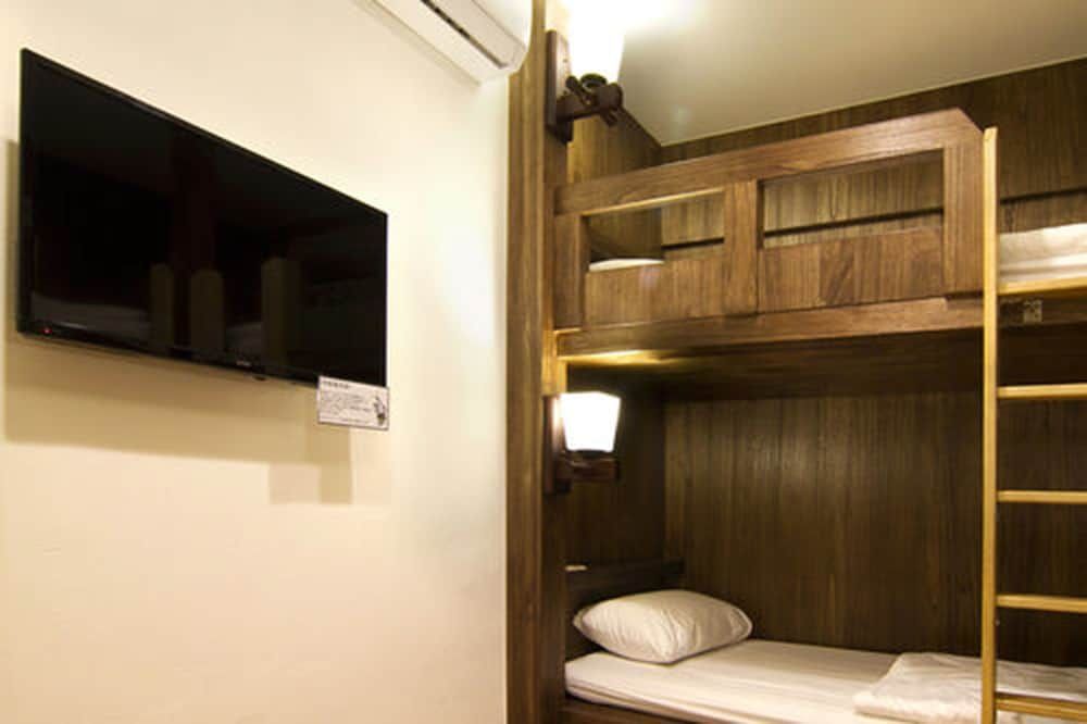 undefined Mr Lobster's Secret Den Design Hostel 5