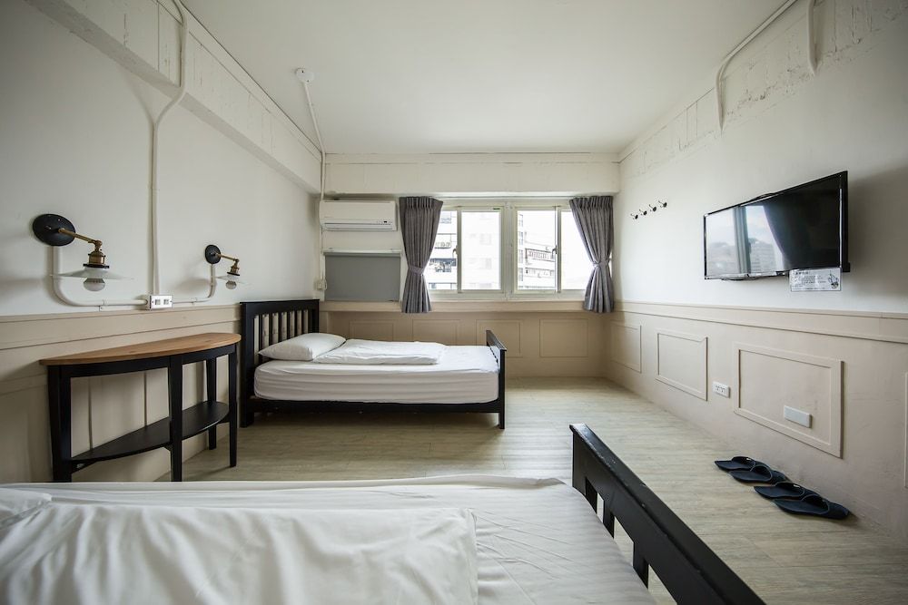 undefined Mr Lobster's Secret Den Design Hostel 6